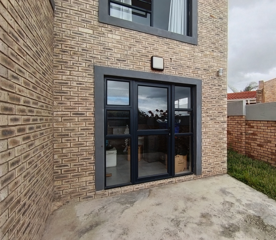 4 Bedroom Property for Sale in Wavecrest Eastern Cape